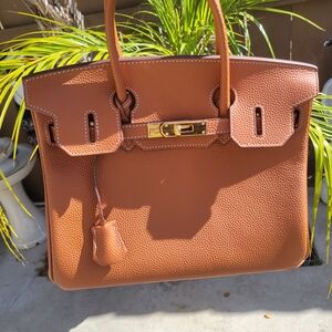 NEW Structured Tan Pebbled Leather Tote with Gold Lock With Shoulder Strap